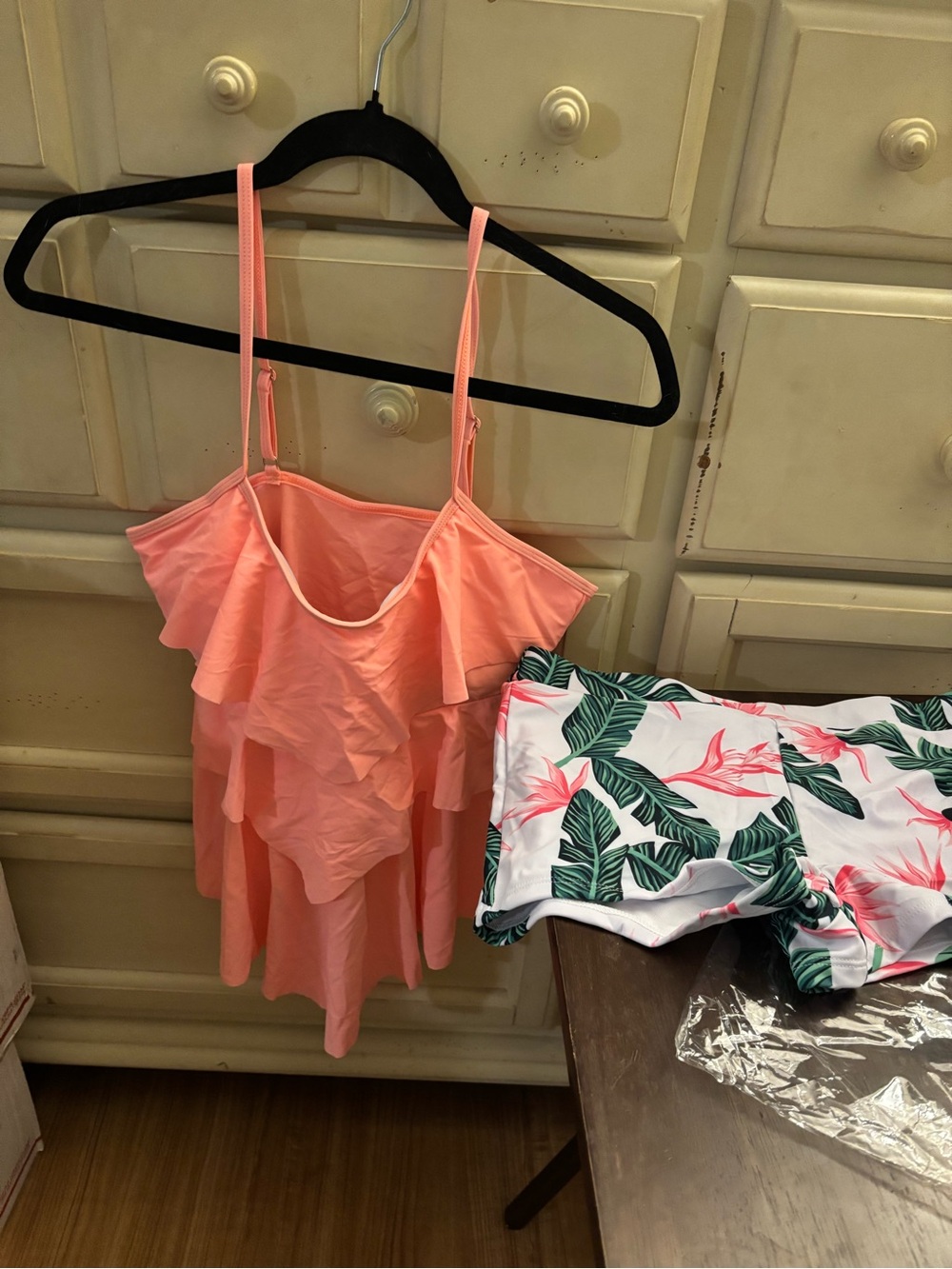 Peach Ruffle Tankini Top with Tropical Leaf Bikini Bottoms size large , Bnwot